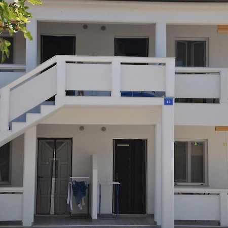 Apartments Istuk Vir Exteriör bild