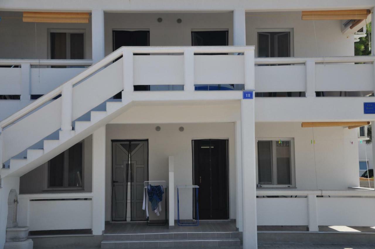 Apartments Istuk Vir Exteriör bild