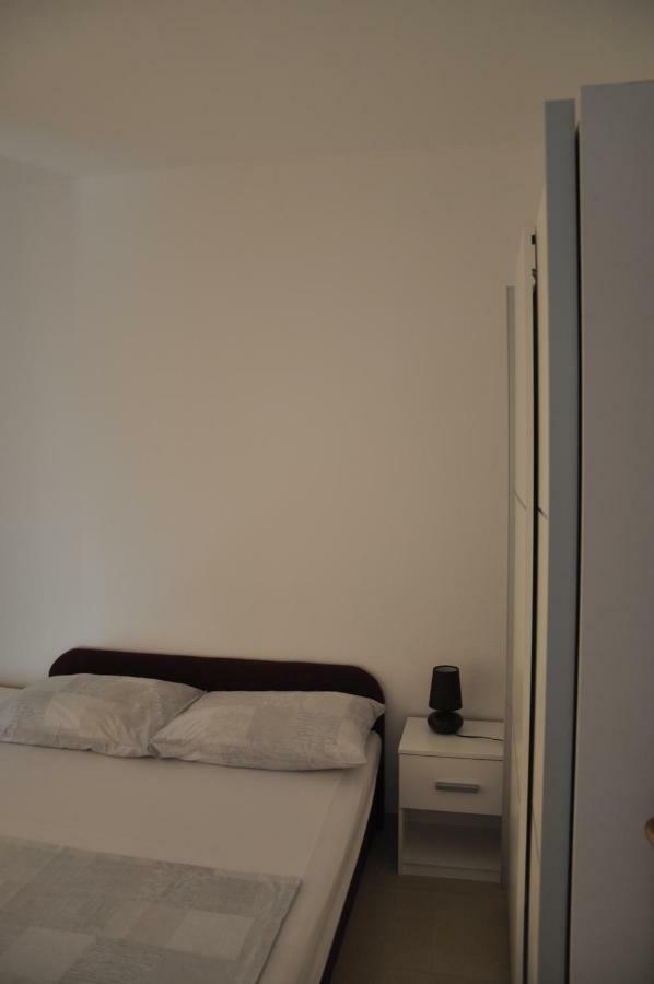 Apartments Istuk Vir Exteriör bild