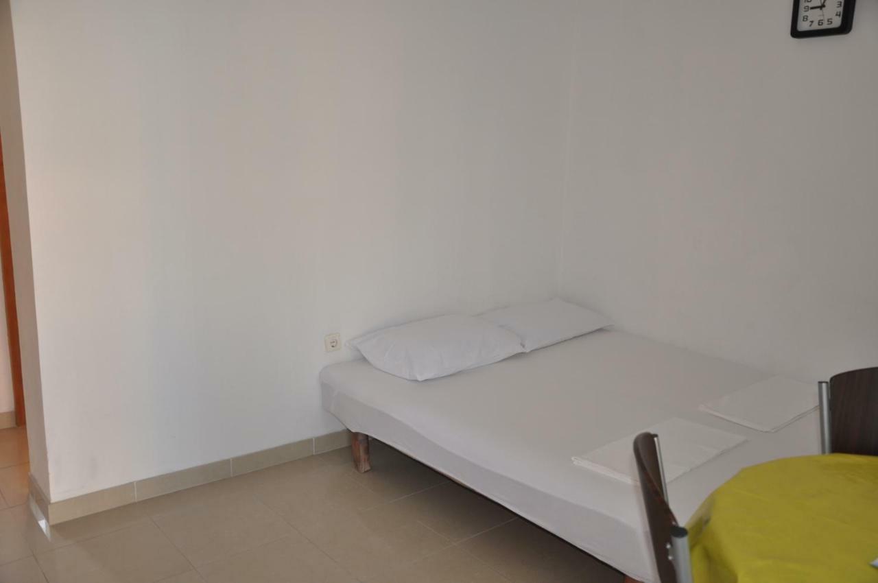 Apartments Istuk Vir Exteriör bild